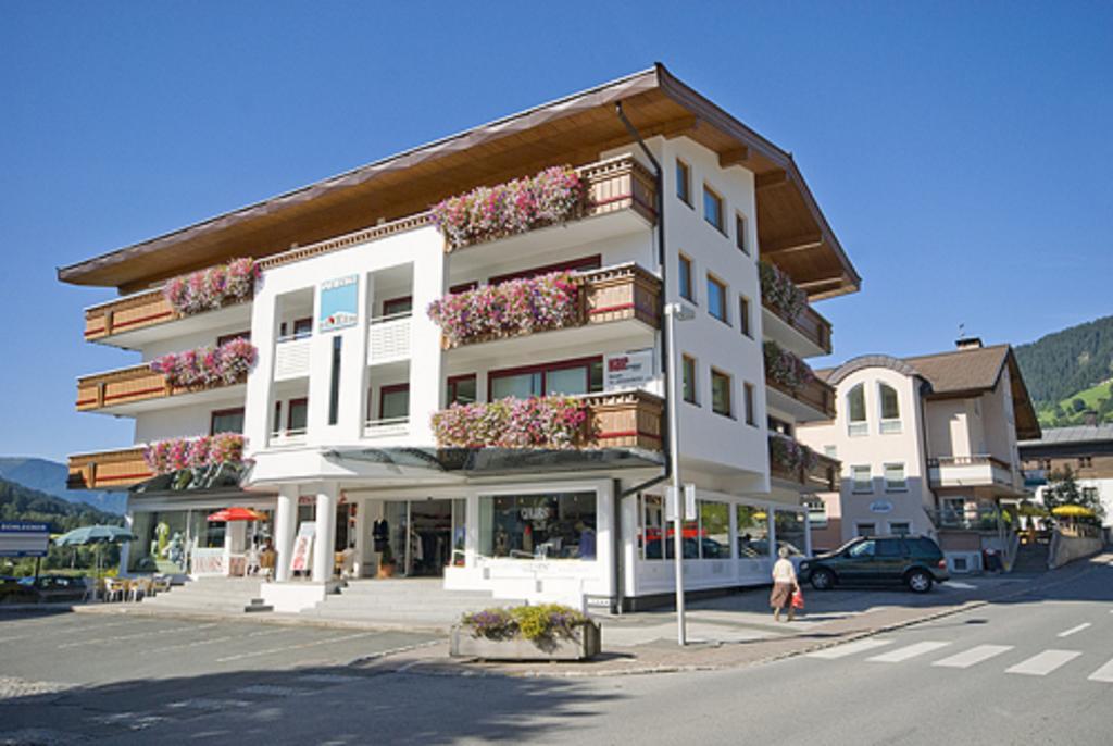 Apartmenthaus Brixen & Haus Central Brixen im Thale Exterior foto